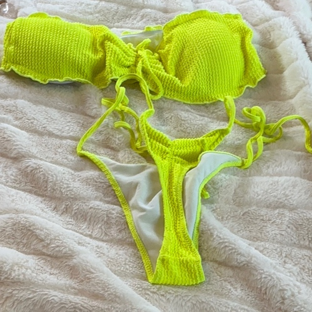 Neon Yellow Bikini Set - Picture 4 of 4